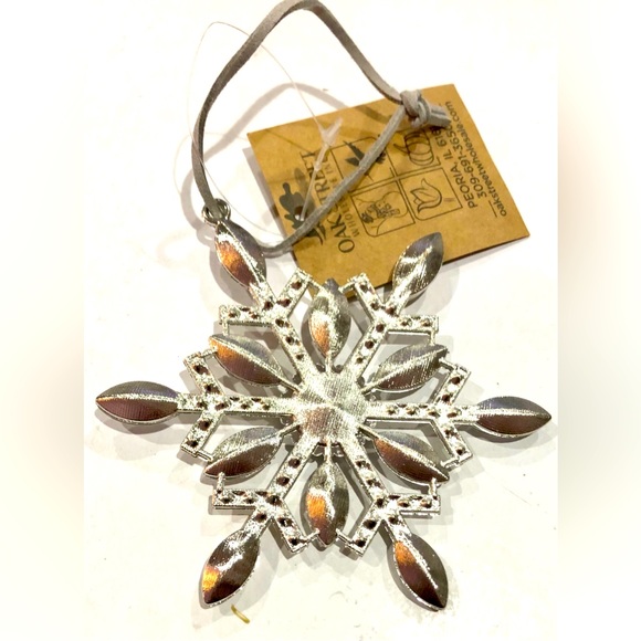 OAK STREET wholesale crystal hanging snow flake  size 4.30" x .4" x 3.90" NWT - Picture 4 of 5